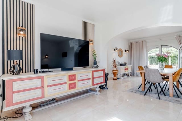 3 soveværelse Villa til salg i Calpe / Calp med swimmingpool - € 849.000 (Ref: 10165572)