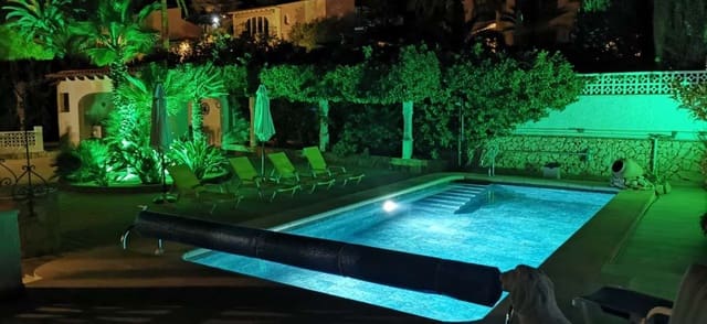 3 soveværelse Villa til salg i Calpe / Calp med swimmingpool - € 849.000 (Ref: 10165572)