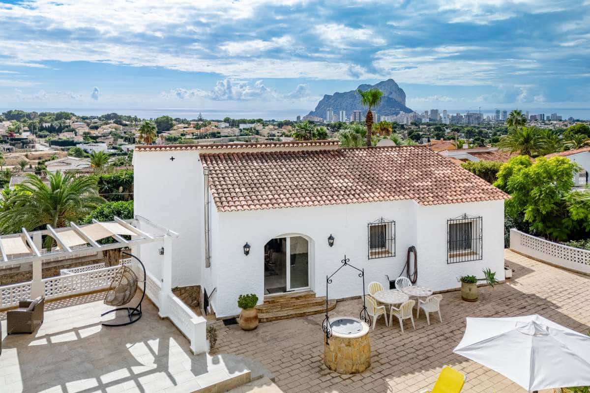 3 soveværelse Villa til salg i Calpe / Calp med swimmingpool - € 849.000 (Ref: 10165572)