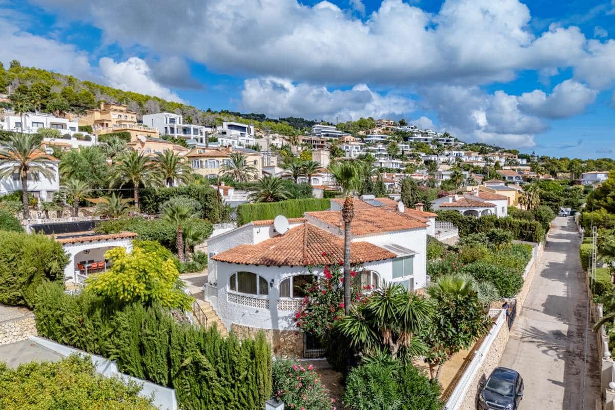 3 soveværelse Villa til salg i Calpe / Calp med swimmingpool - € 849.000 (Ref: 10165572)