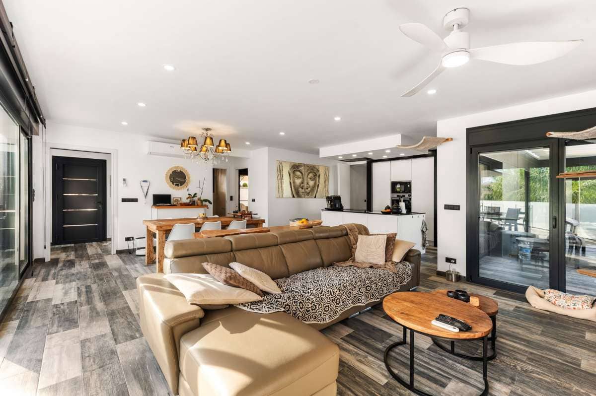 3 soveværelse Villa til salg i Calpe / Calp med swimmingpool garage - € 895.000 (Ref: 10183667)
