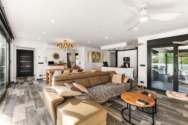 3 soveværelse Villa til salg i Calpe / Calp med swimmingpool garage - € 895.000 (Ref: 10183667)