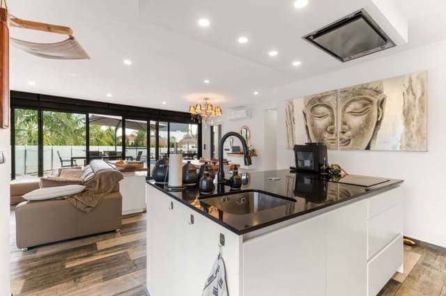 3 soveværelse Villa til salg i Calpe / Calp med swimmingpool garage - € 895.000 (Ref: 10183667)