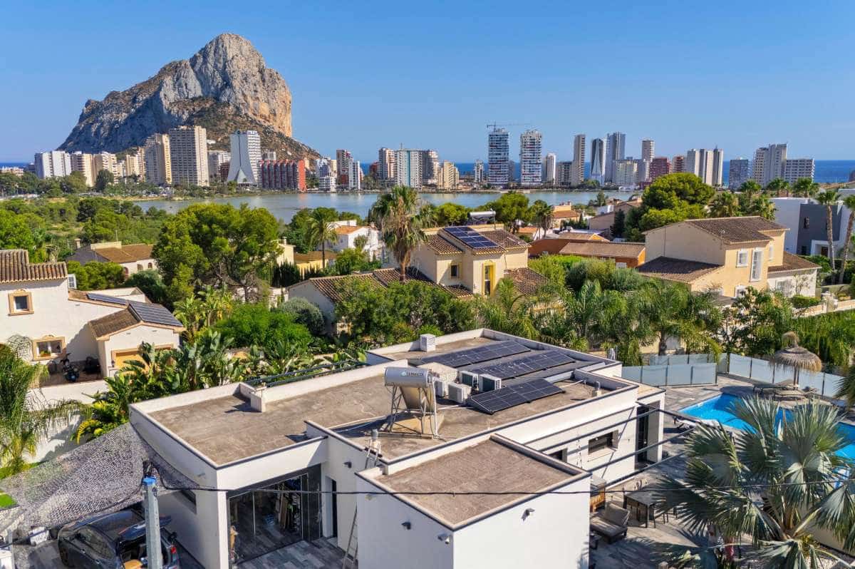 3 soveværelse Villa til salg i Calpe / Calp med swimmingpool garage - € 895.000 (Ref: 10183667)