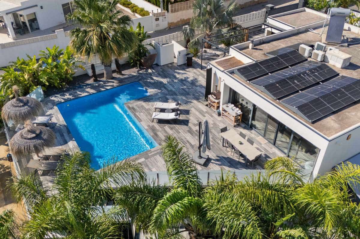 3 soveværelse Villa til salg i Calpe / Calp med swimmingpool garage - € 895.000 (Ref: 10183667)