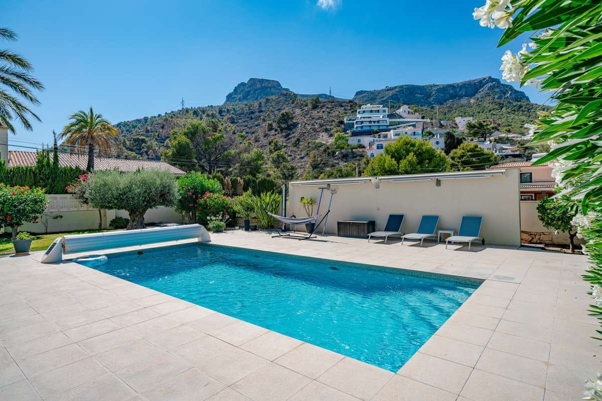 5 soveværelse Villa til salg i Calpe / Calp - € 780.000 (Ref: 9051437)