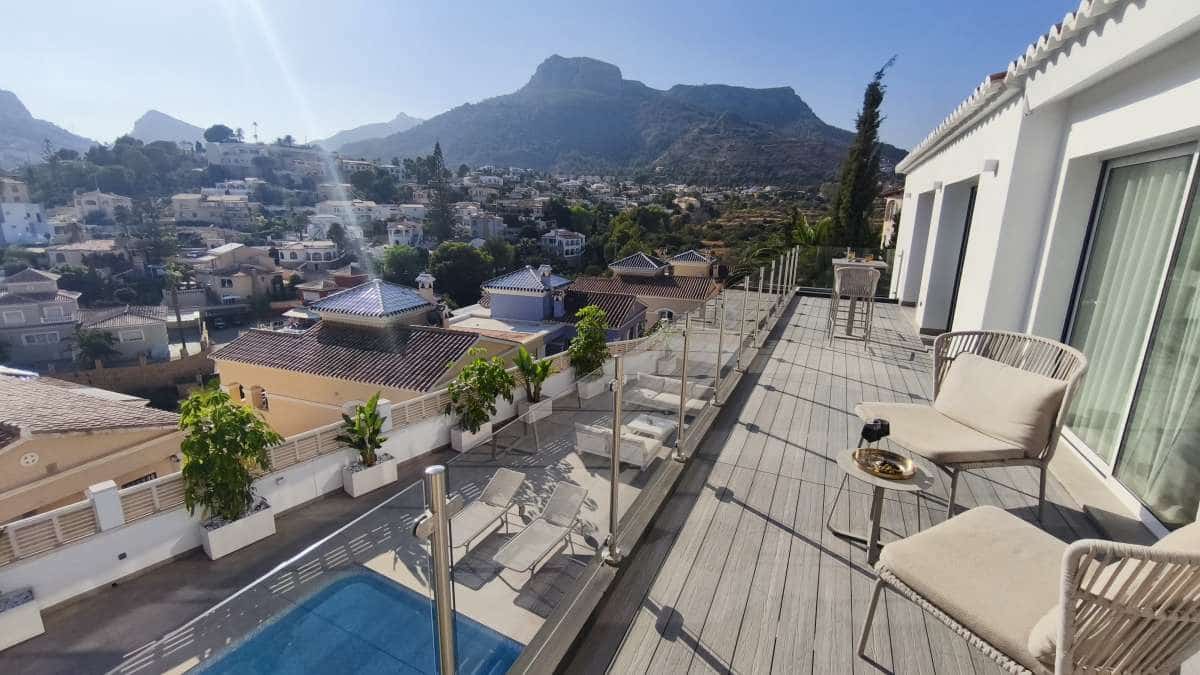 4 bedroom Villa for sale in Calpe / Calp with pool garage - € 1,099,000 (Ref: 9135949)