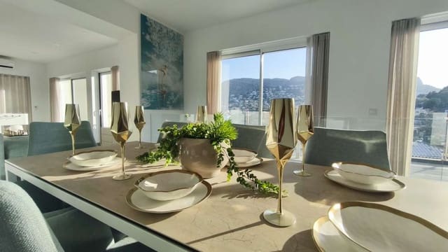 Chalet de 4 habitaciones en Calpe / Calp en venta - 1.099.000 € (Ref: 9135949)