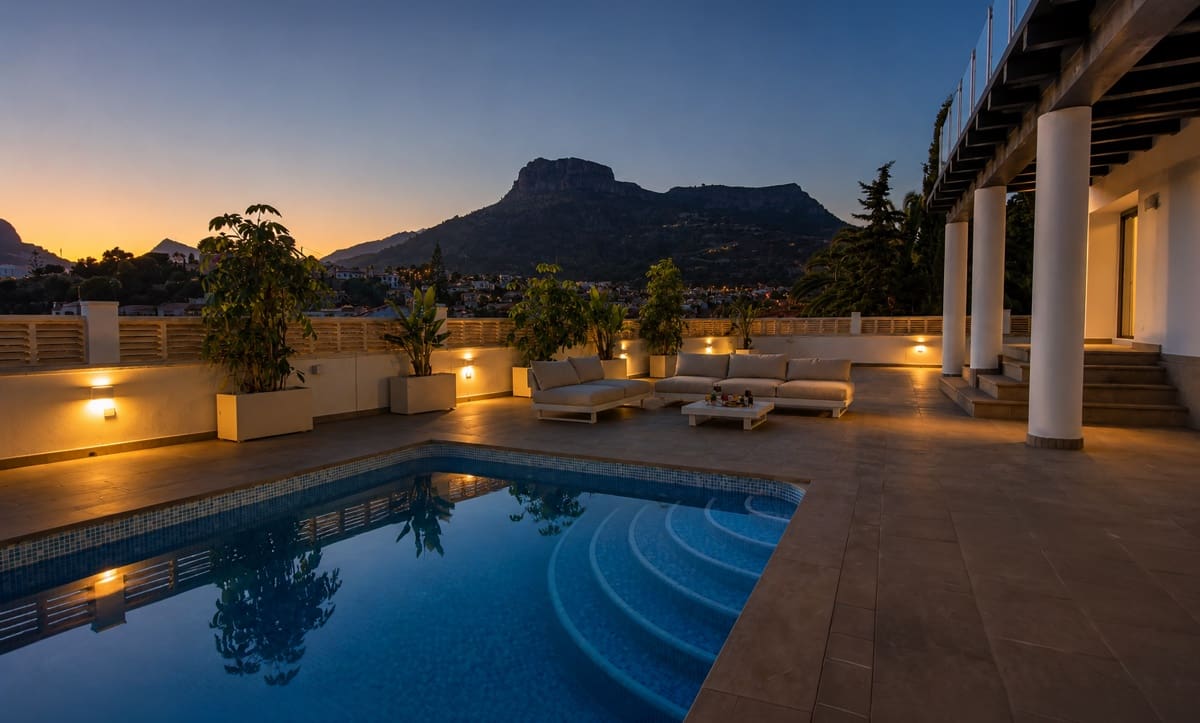 4 bedroom Villa for sale in Calpe / Calp with pool garage - € 1,099,000 (Ref: 9135949)