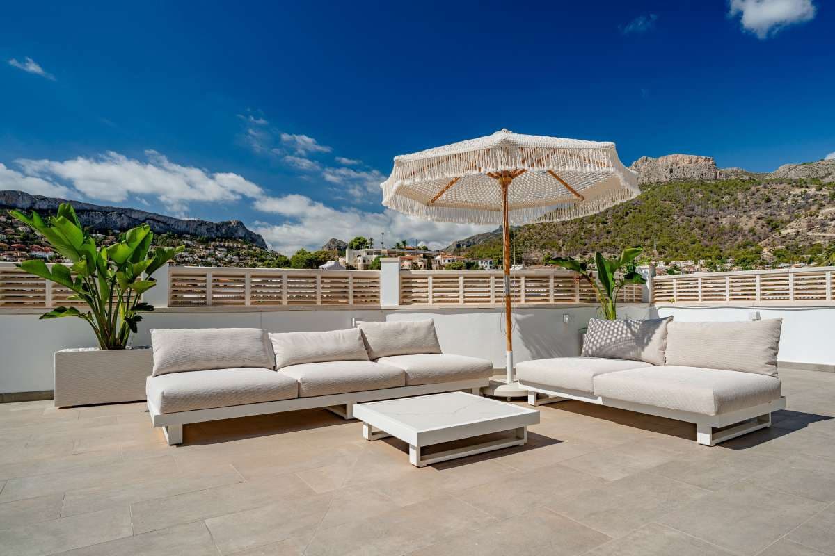 4 bedroom Villa for sale in Calpe / Calp with pool garage - € 1,099,000 (Ref: 9135949)