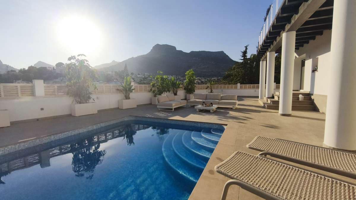 4 bedroom Villa for sale in Calpe / Calp with pool garage - € 1,099,000 (Ref: 9135949)