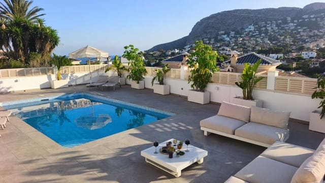 Chalet de 4 habitaciones en Calpe / Calp en venta - 1.099.000 € (Ref: 9135949)