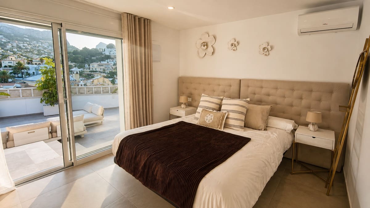 4 bedroom Villa for sale in Calpe / Calp with pool garage - € 1,099,000 (Ref: 9135949)