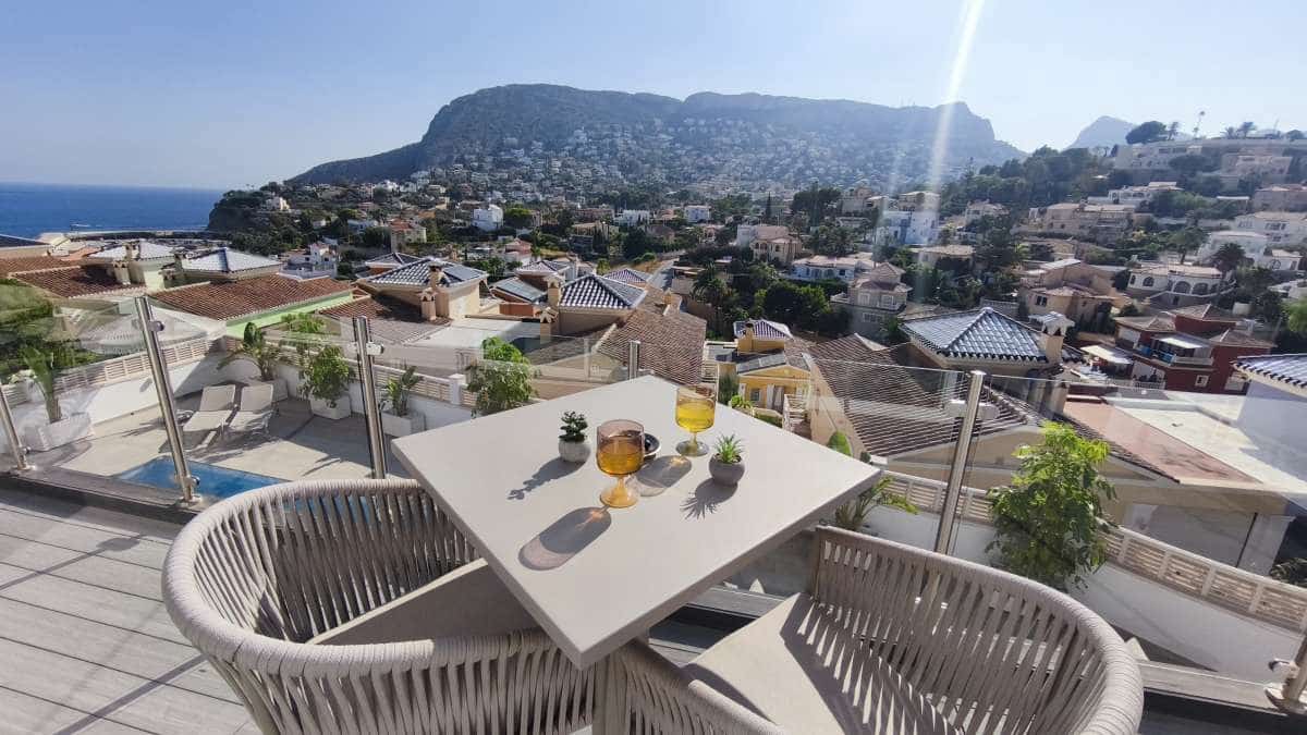 4 bedroom Villa for sale in Calpe / Calp with pool garage - € 1,099,000 (Ref: 9135949)