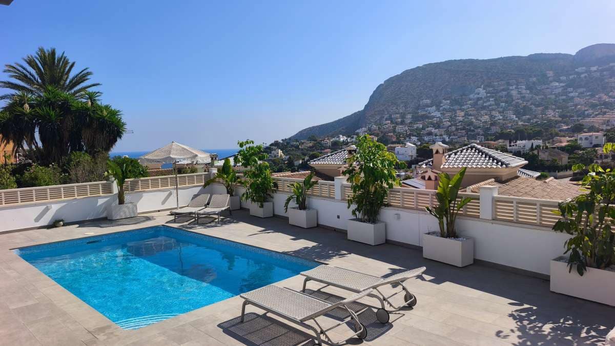4 bedroom Villa for sale in Calpe / Calp with pool garage - € 1,099,000 (Ref: 9135949)