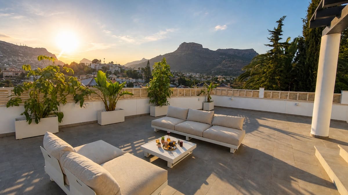4 bedroom Villa for sale in Calpe / Calp with pool garage - € 1,099,000 (Ref: 9135949)