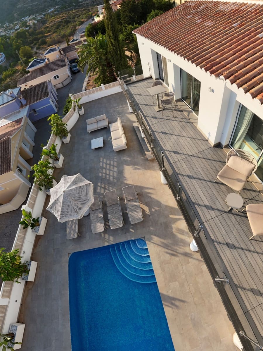 4 bedroom Villa for sale in Calpe / Calp with pool garage - € 1,099,000 (Ref: 9135949)