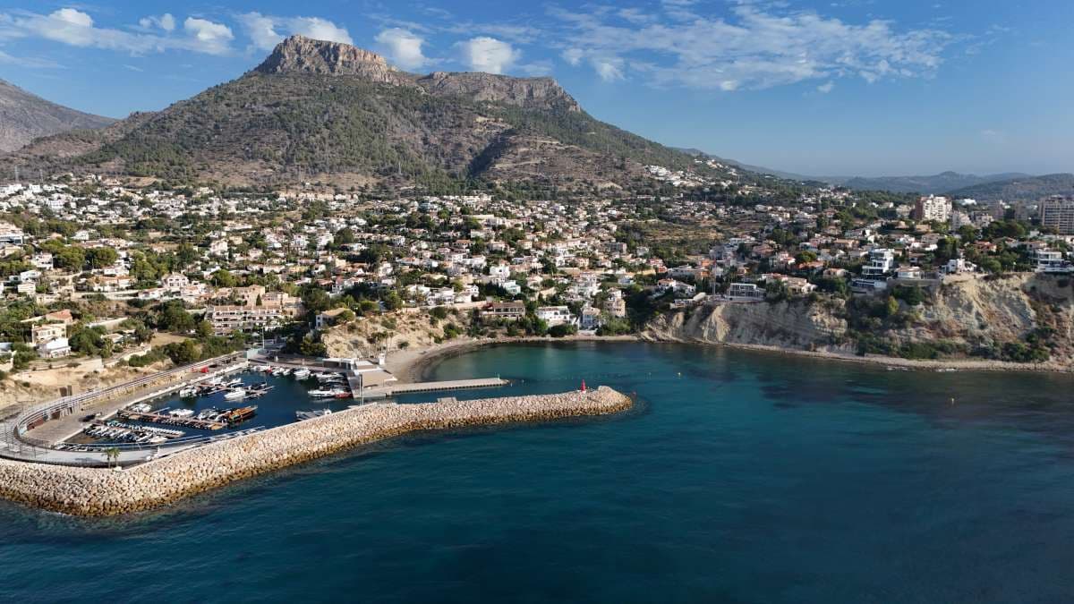 4 bedroom Villa for sale in Calpe / Calp with pool garage - € 1,099,000 (Ref: 9135949)