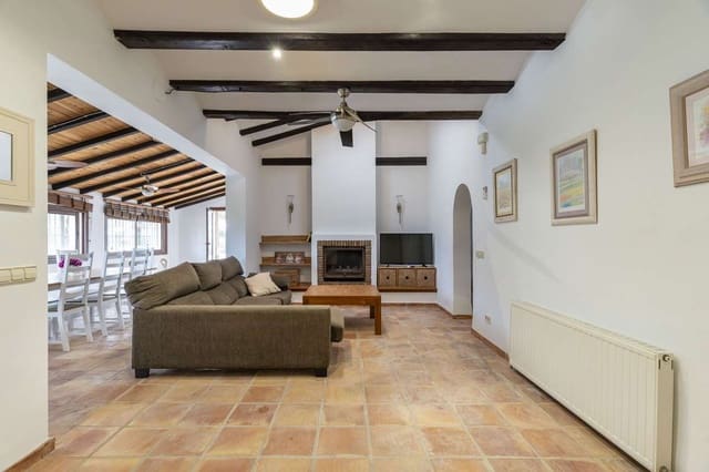 6 bedroom Villa for sale in Benissa - € 1,050,000 (Ref: 9309199)