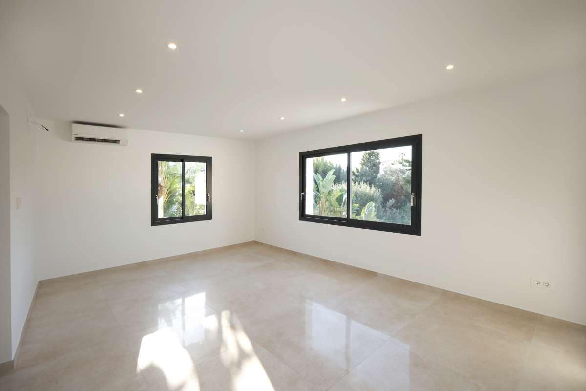 4 bedroom Villa for sale in Calpe / Calp - € 840,000 (Ref: 9345542)