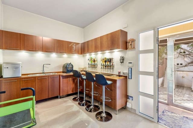 4 slaapkamer Villa te koop in Calpe / Calp - € 1.100.000 (Ref: 9436269)