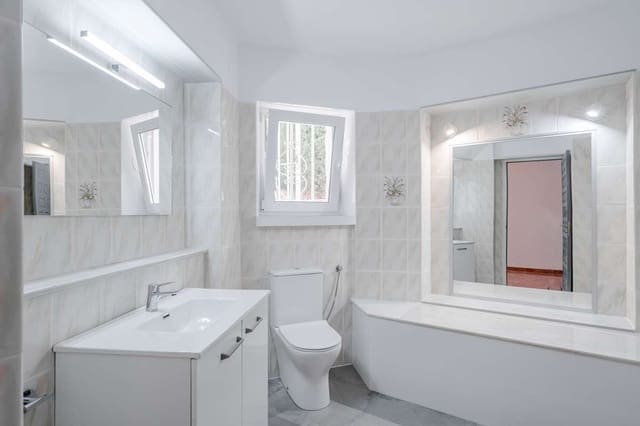 Chalet de 4 habitaciones en Calpe / Calp en venta - 590.000 € (Ref: 9447200)