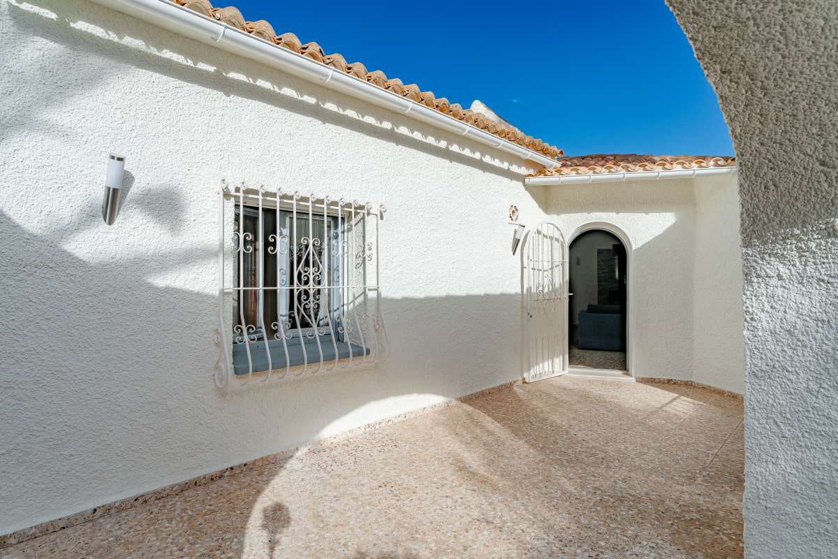 4 bedroom Villa for sale in Calpe / Calp - € 590,000 (Ref: 9447200)