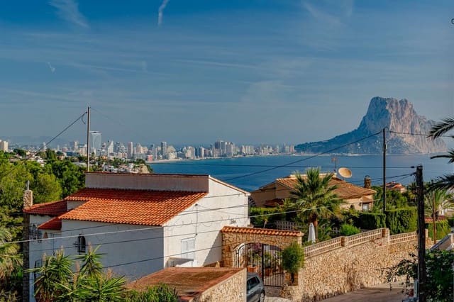 Chalet de 4 habitaciones en Calpe / Calp en venta - 590.000 € (Ref: 9447200)