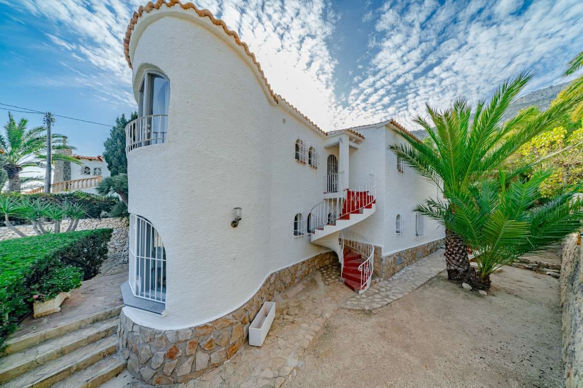 4 bedroom Villa for sale in Calpe / Calp - € 590,000 (Ref: 9447200)
