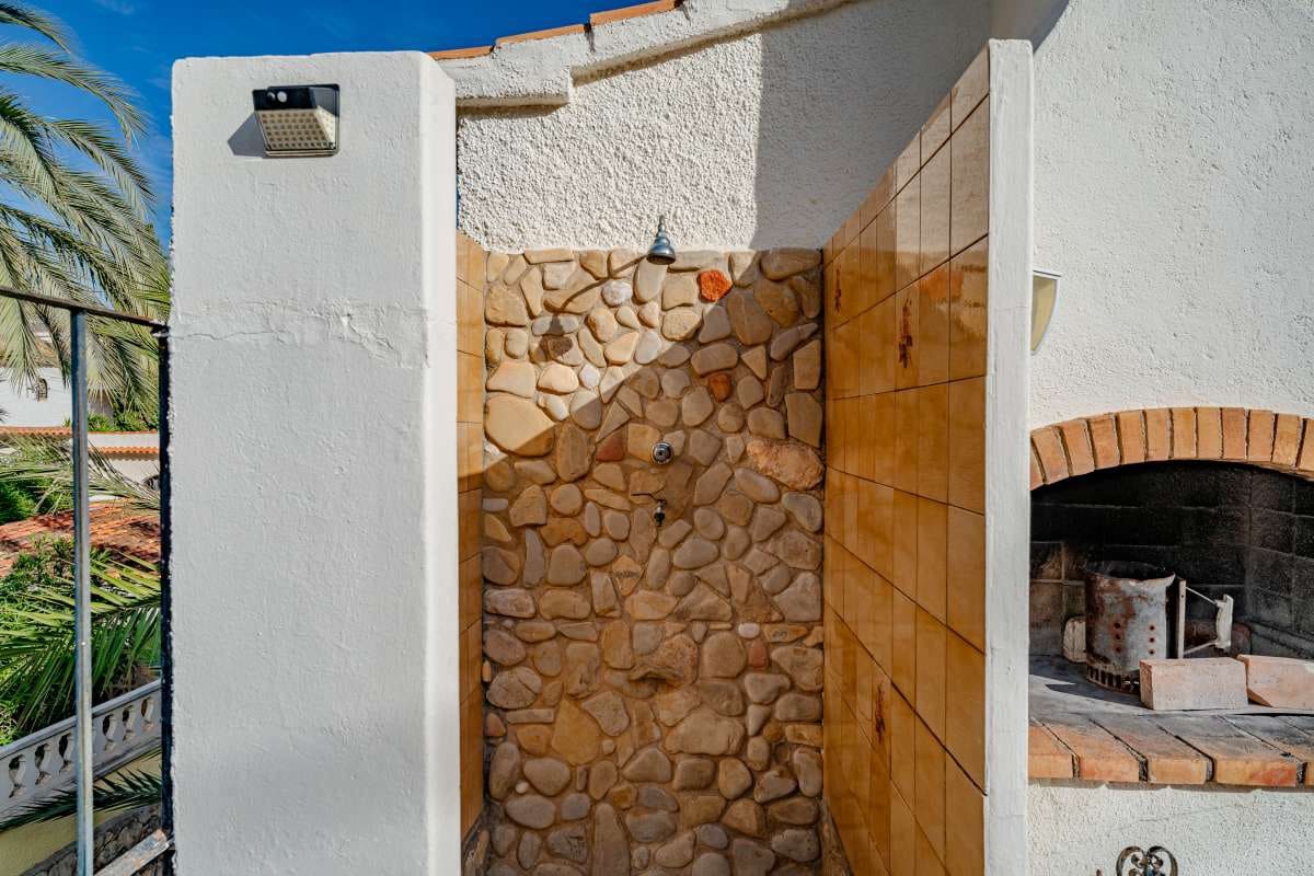 4 bedroom Villa for sale in Calpe / Calp - € 590,000 (Ref: 9447200)