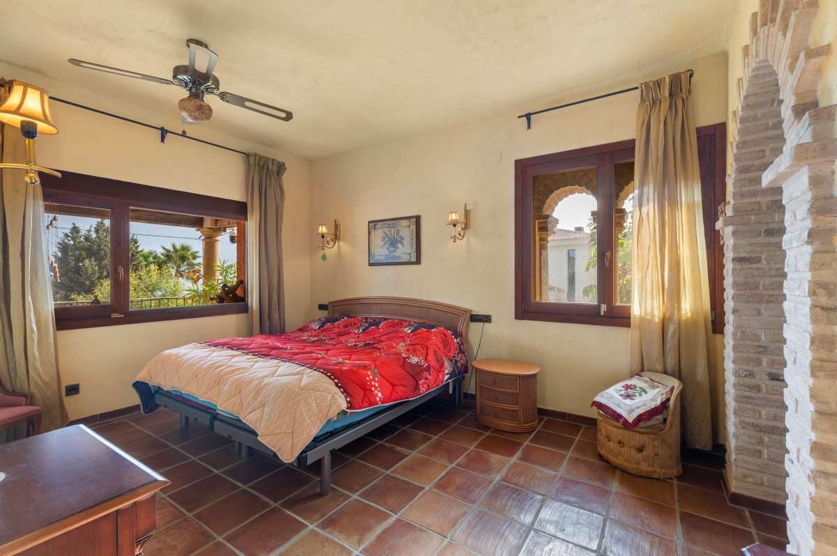 4 bedroom Villa for sale in Benissa - € 1,600,000 (Ref: 9495569)