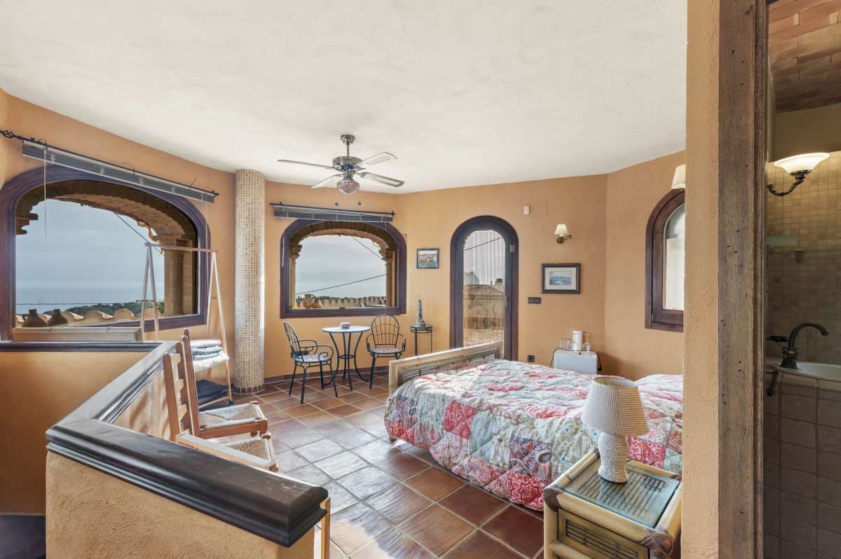 4 bedroom Villa for sale in Benissa - € 1,600,000 (Ref: 9495569)