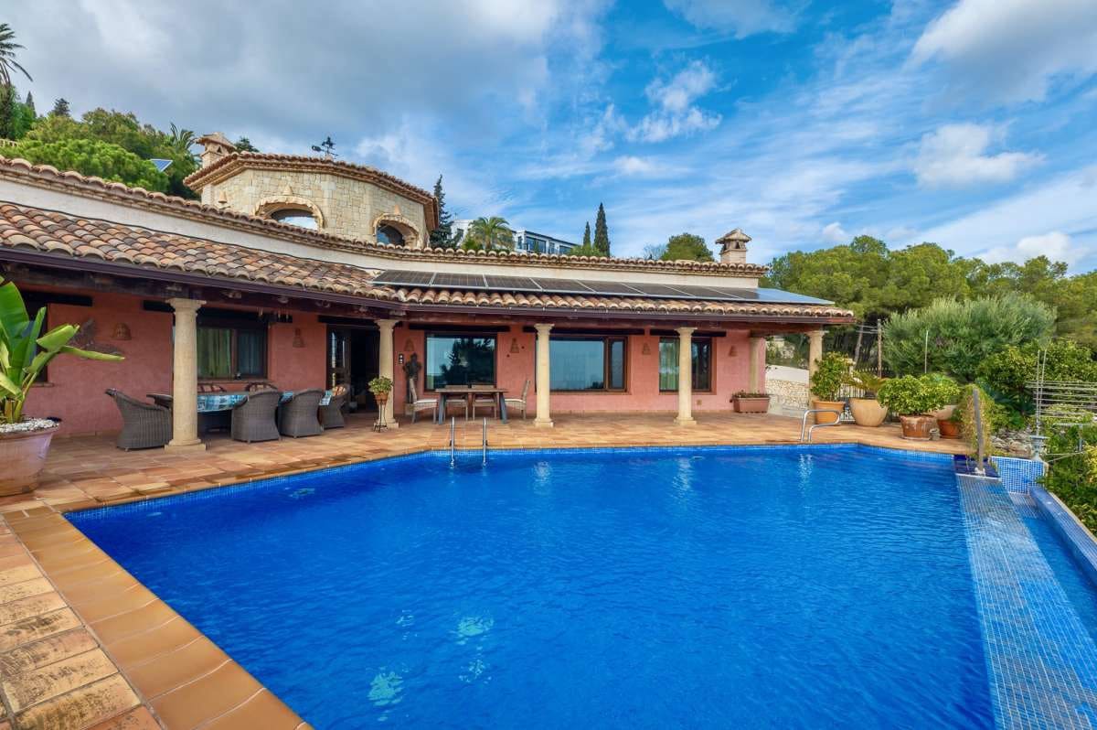 4 bedroom Villa for sale in Benissa - € 1,600,000 (Ref: 9495569)