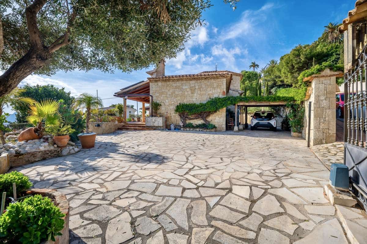 4 bedroom Villa for sale in Benissa - € 1,600,000 (Ref: 9495569)