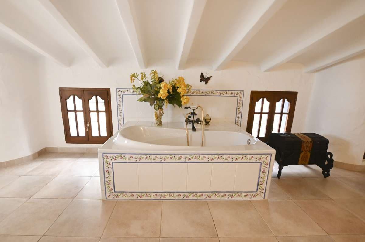 4 quarto Quinta/Casa Rural para venda em Calpe / Calp - 2 500 000 € (Ref: 9534996)