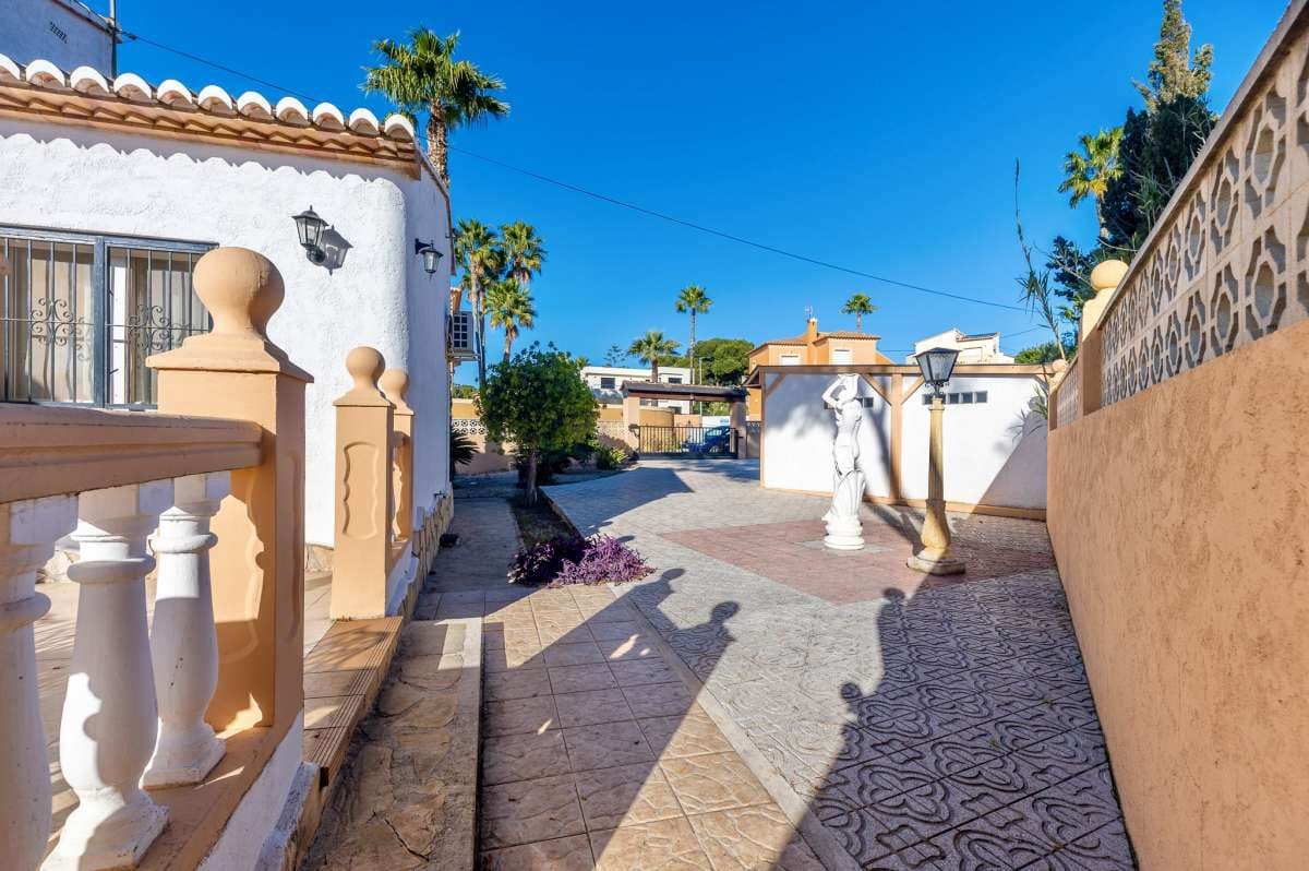 3 soveværelse Villa til salg i Calpe / Calp - € 599.000 (Ref: 9563757)