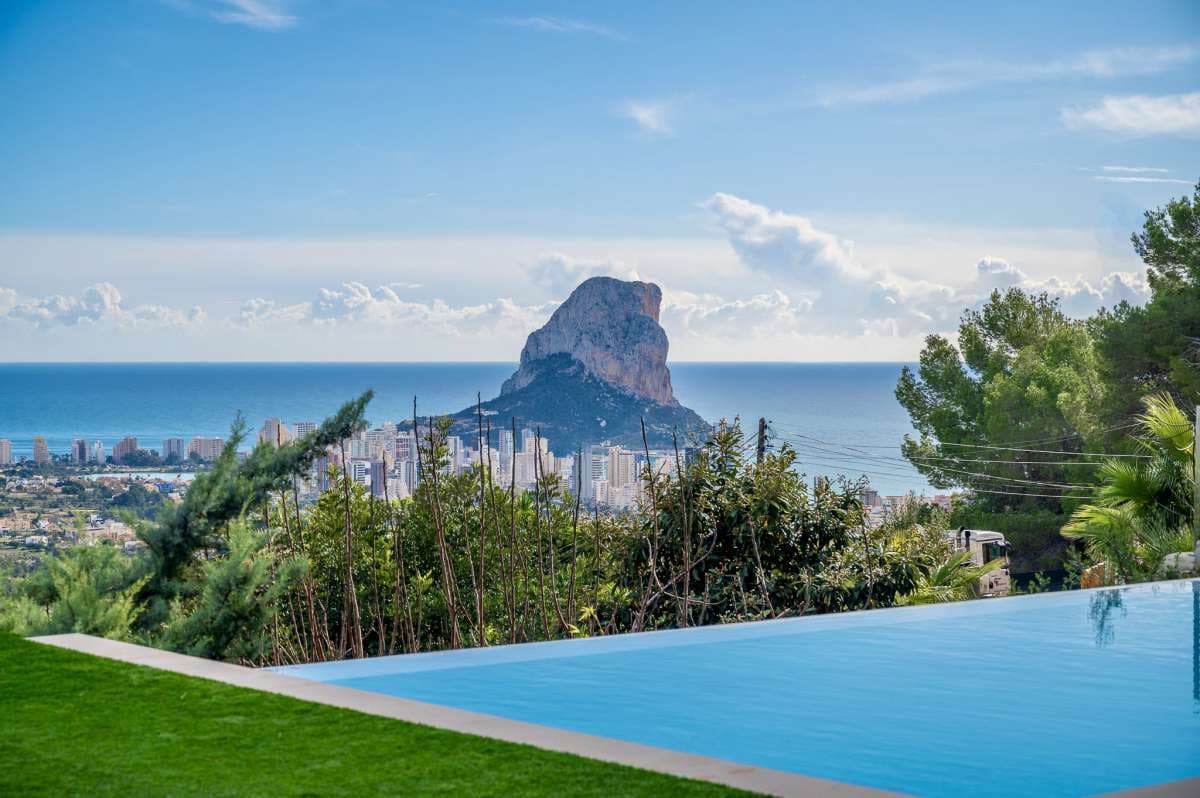 Villa for sale in Calpe / Calp - € 1,575,000 (Ref: 9628304)