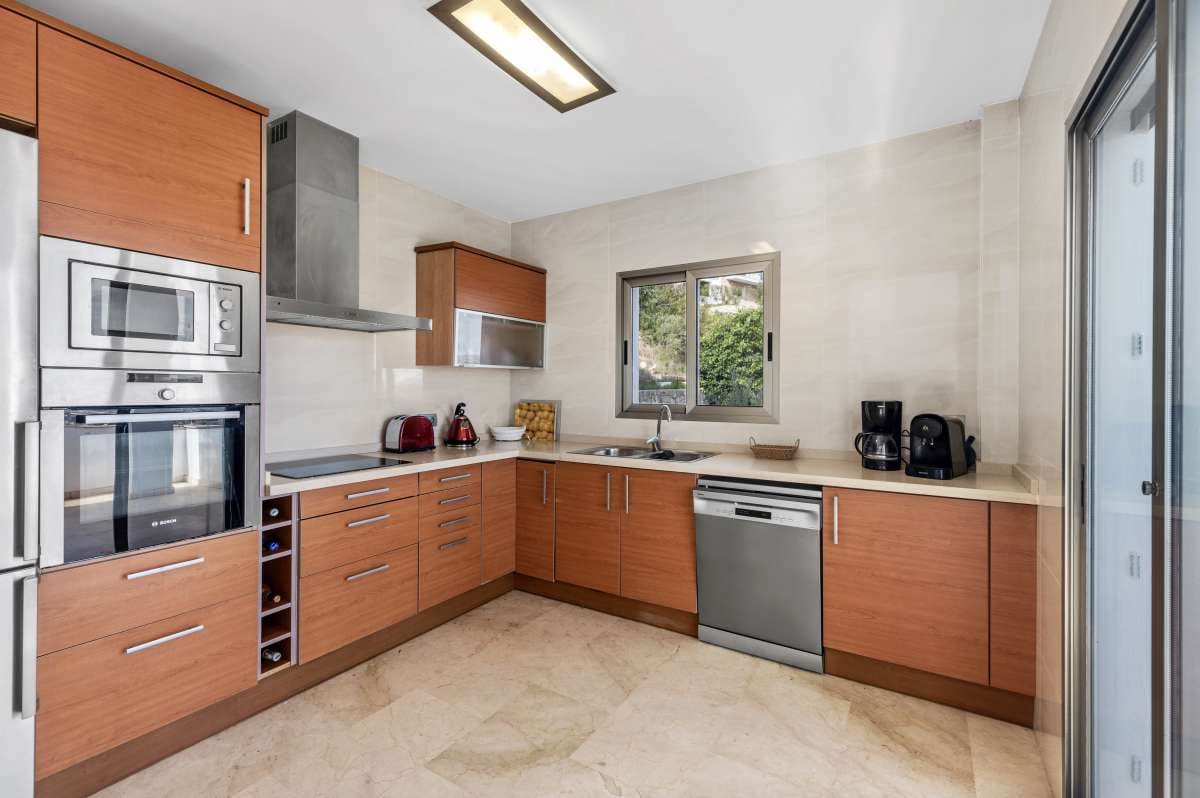 Villa for sale in Calpe / Calp - € 1,575,000 (Ref: 9628304)