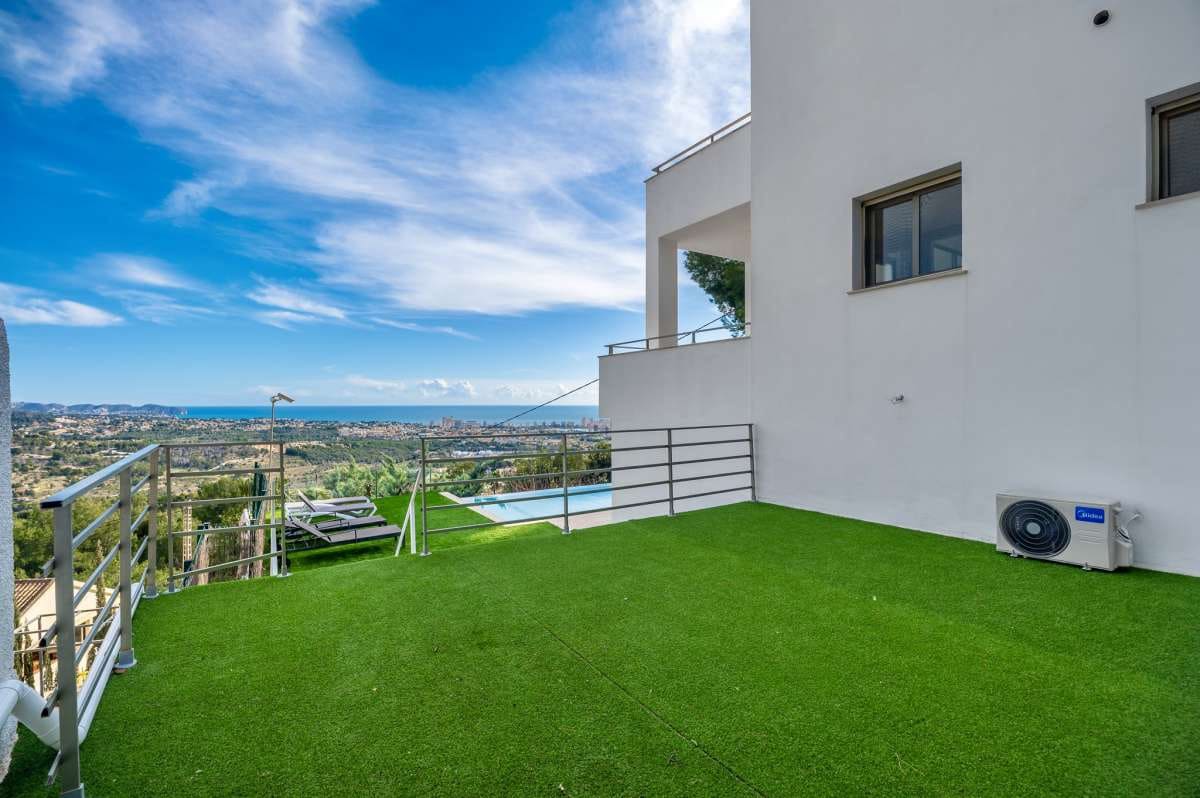 Villa for sale in Calpe / Calp - € 1,575,000 (Ref: 9628304)