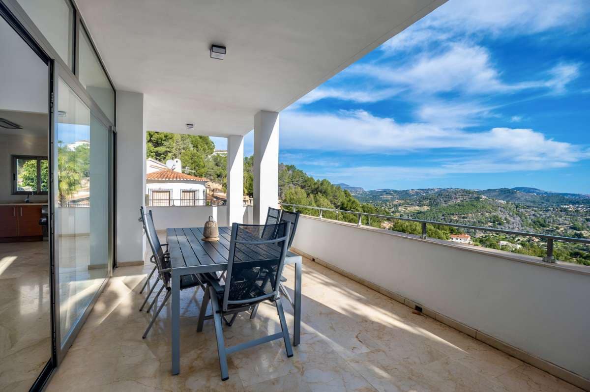 Villa for sale in Calpe / Calp - € 1,575,000 (Ref: 9628304)