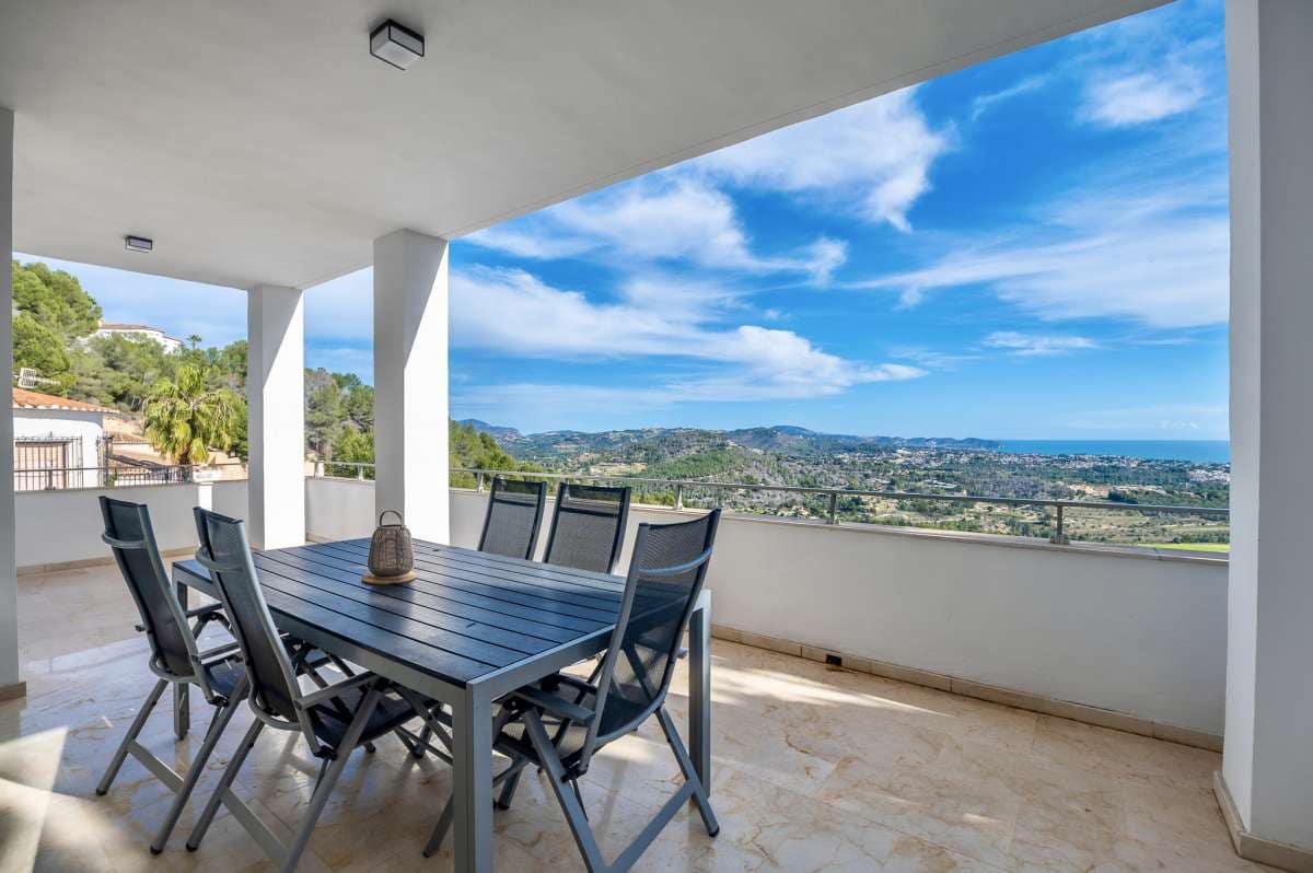 Villa for sale in Calpe / Calp - € 1,575,000 (Ref: 9628304)