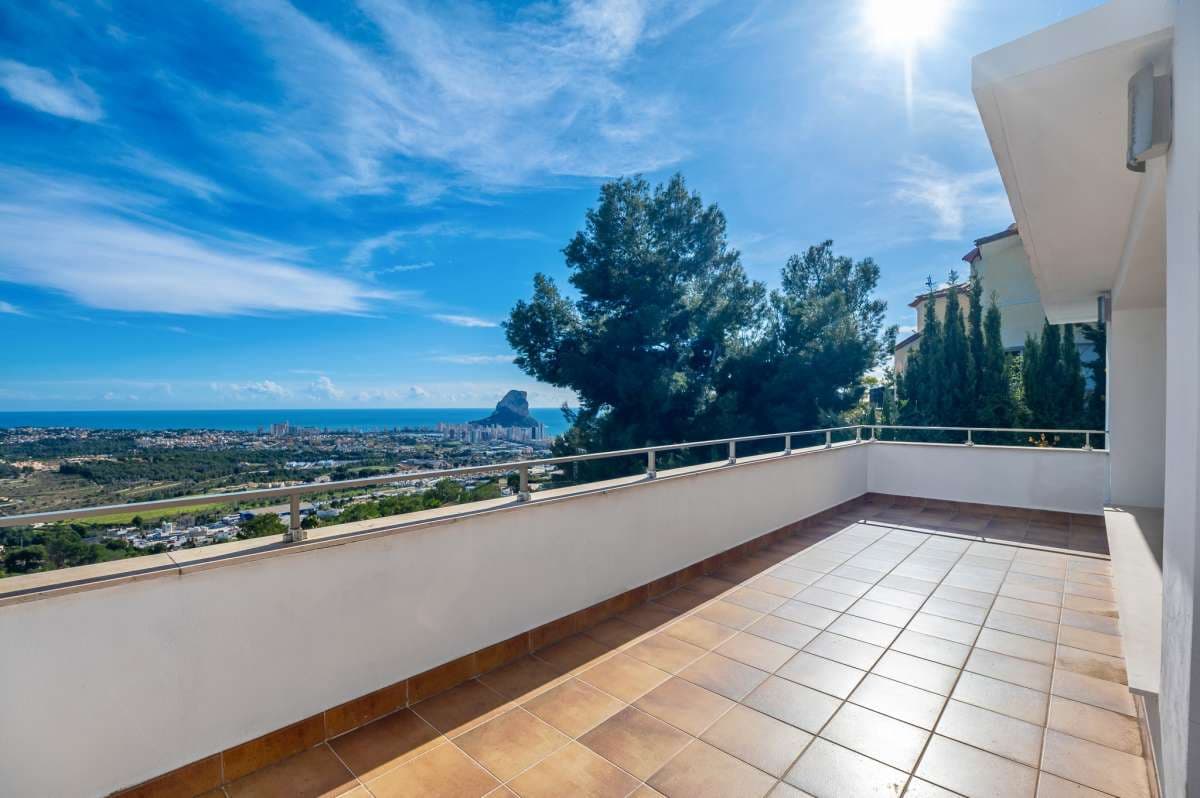 Villa for sale in Calpe / Calp - € 1,575,000 (Ref: 9628304)