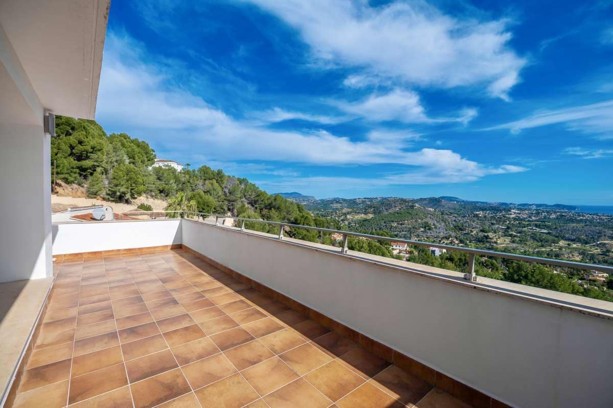 Villa for sale in Calpe / Calp - € 1,575,000 (Ref: 9628304)