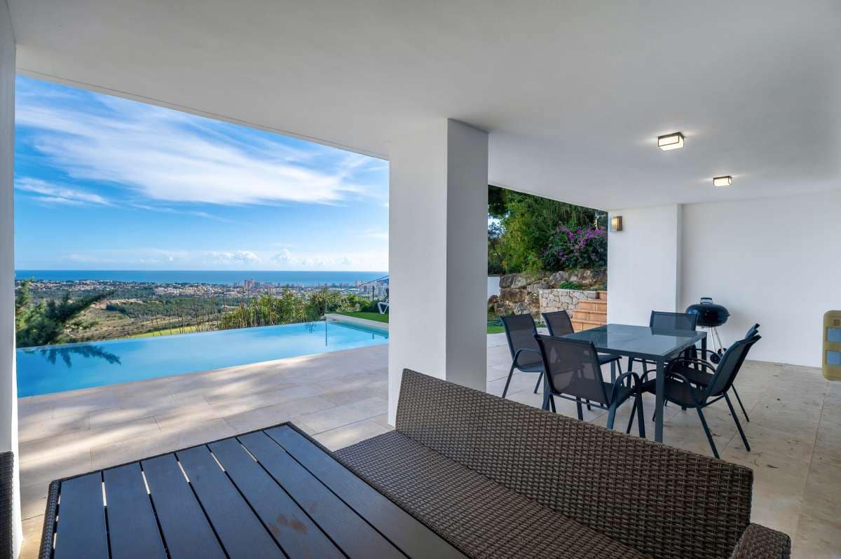 Villa for sale in Calpe / Calp - € 1,575,000 (Ref: 9628304)