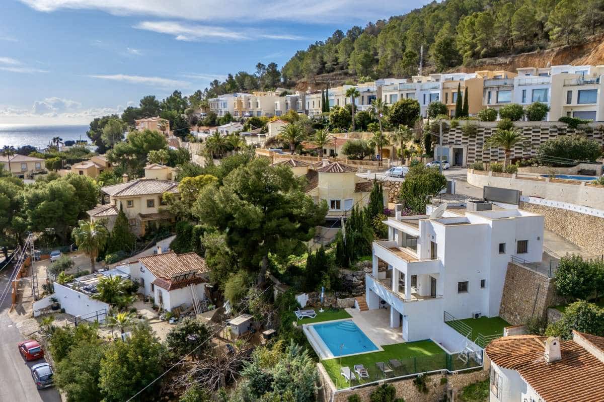 Villa for sale in Calpe / Calp - € 1,575,000 (Ref: 9628304)