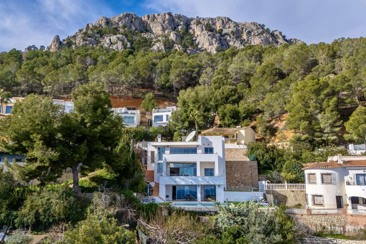 Villa for sale in Calpe / Calp - € 1,575,000 (Ref: 9628304)