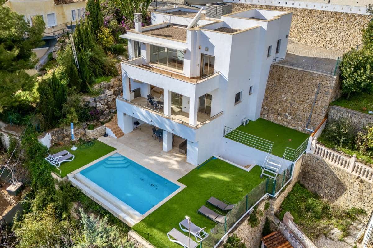 Villa for sale in Calpe / Calp - € 1,575,000 (Ref: 9628304)