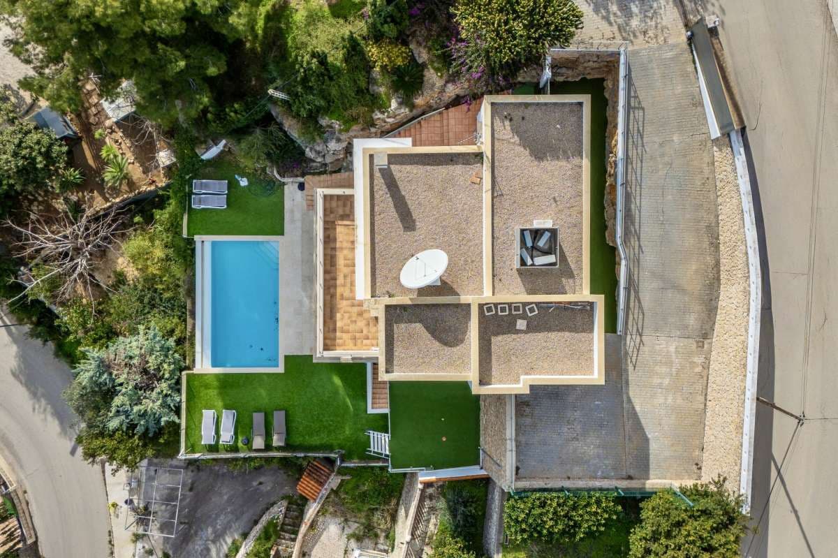 Villa for sale in Calpe / Calp - € 1,575,000 (Ref: 9628304)