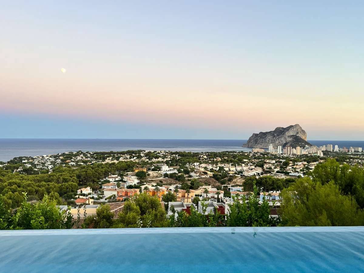 4 bedroom Villa for sale in Calpe / Calp - € 3,995,000 (Ref: 9650455)