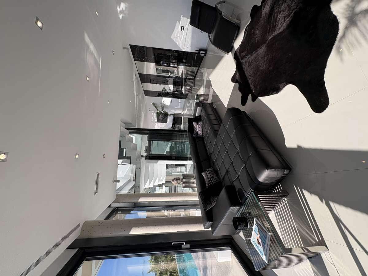 4 bedroom Villa for sale in Calpe / Calp - € 3,995,000 (Ref: 9650455)